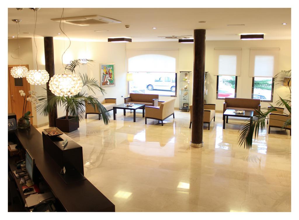 קרבונראס Hotel El Trebol מראה חיצוני תמונה