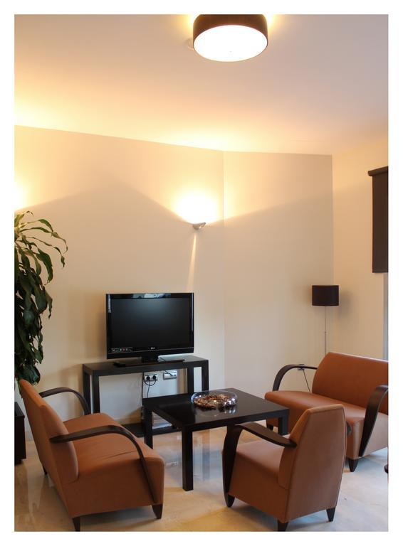 קרבונראס Hotel El Trebol מראה חיצוני תמונה