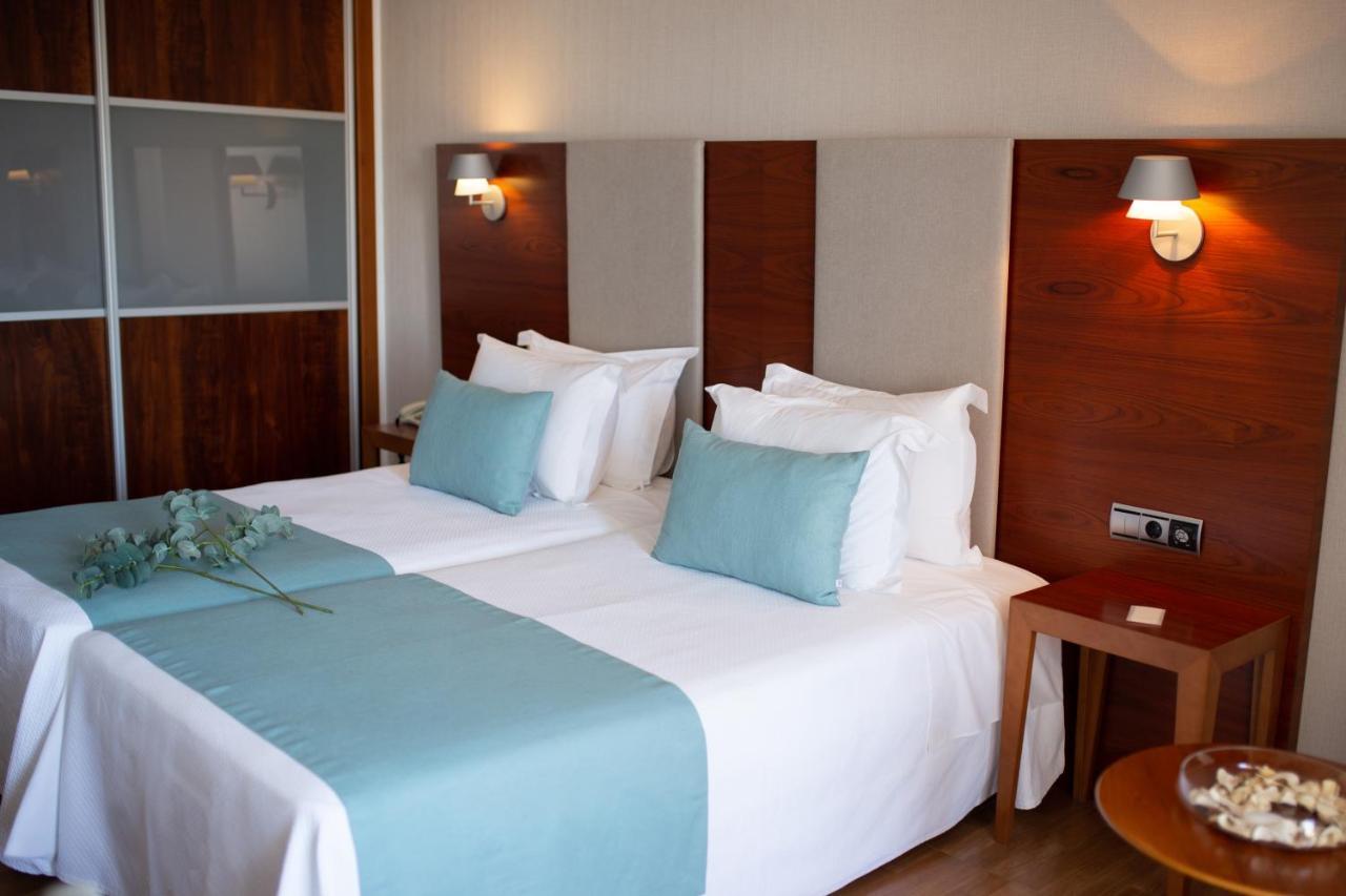 קרבונראס Hotel El Trebol מראה חיצוני תמונה