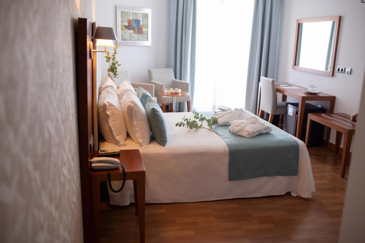 קרבונראס Hotel El Trebol מראה חיצוני תמונה