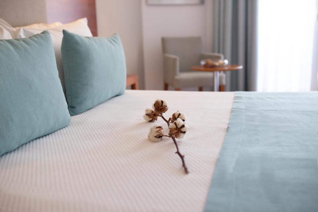 קרבונראס Hotel El Trebol מראה חיצוני תמונה