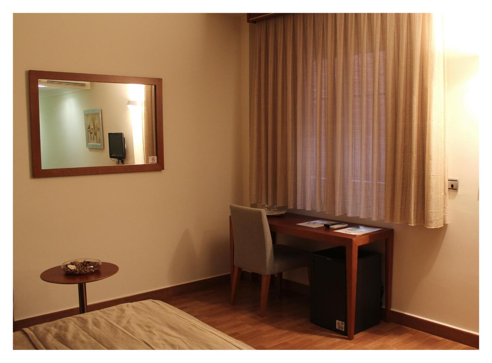 קרבונראס Hotel El Trebol חדר תמונה